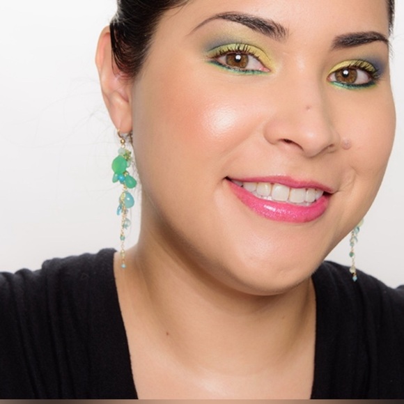 Makeup Revolution Brown Bronzer for a Sun-Kissed Glow - Picture 4 of 4